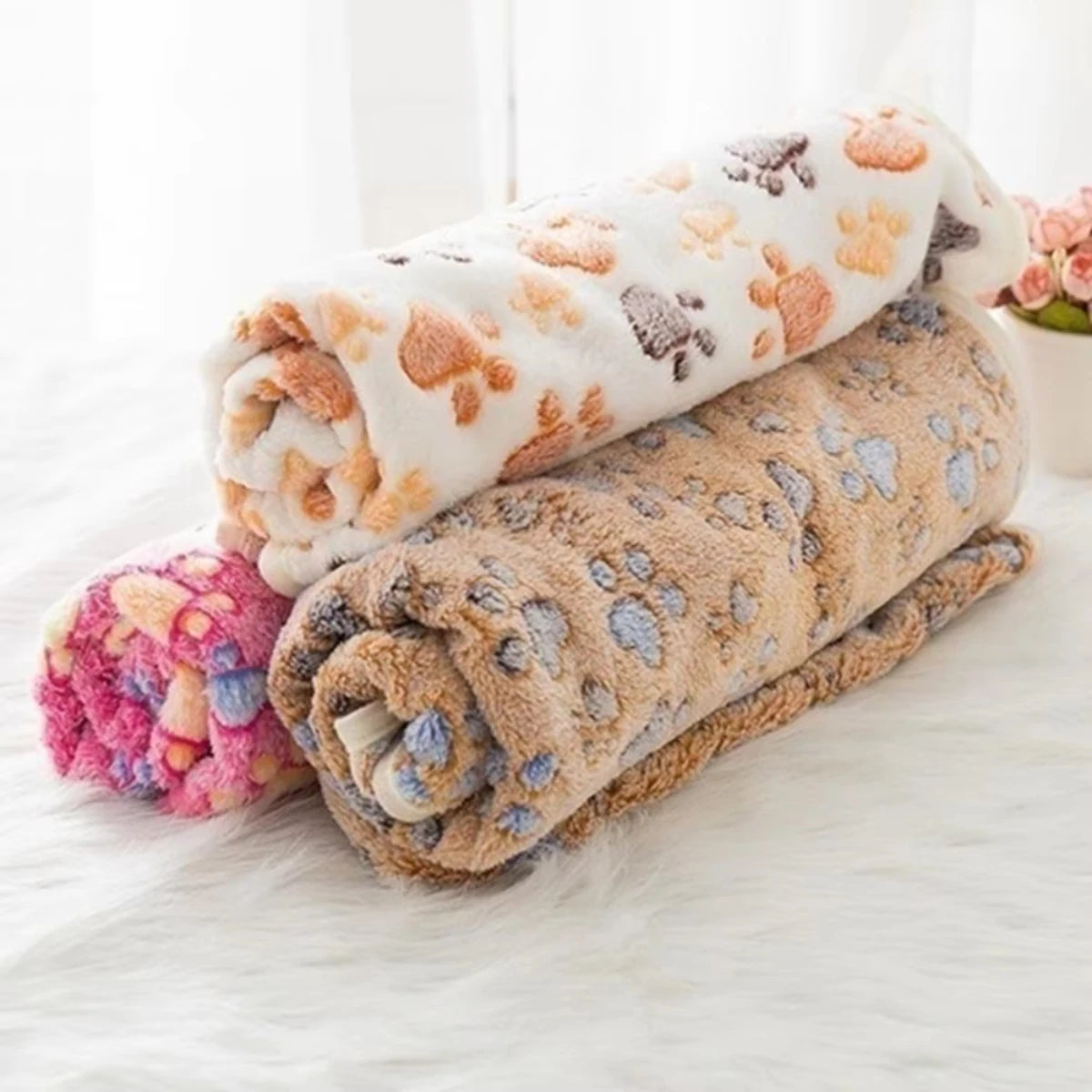 Multicolor Soft Fluffy Pet Blanket with Cute Dog Paw Print High Quality Warm Comfortable Mat for Cats And Dogs